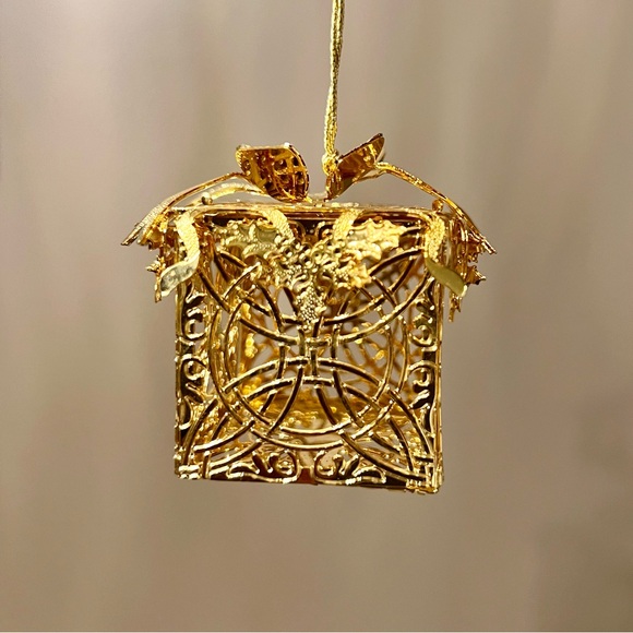 Vintage Baldwin Brass Elegant Gift Box Ornament 24KT Gold Finish 1998 - Picture 9 of 10